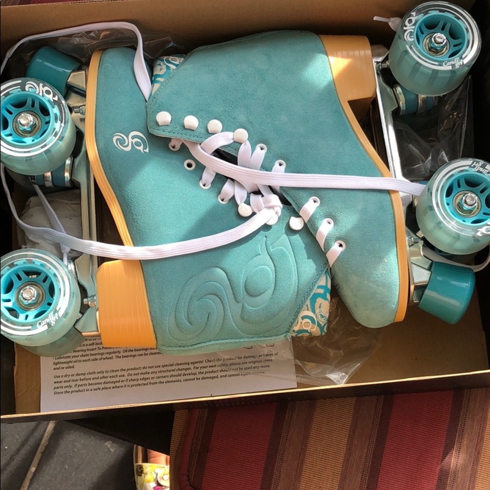 BRAND NEW Roller skates